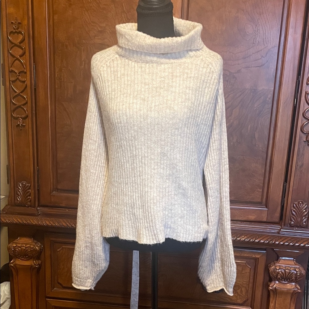 POL Oatmeal Turtleneck Backless Sweater Size Medium - Picture 3 of 10